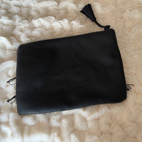 EUC Adorable fringe b&w clutch w faux black leather, cute tassel & zipper - Picture 9 of 16